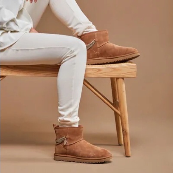 UGG Classic Mini Chains - Picture 1 of 8